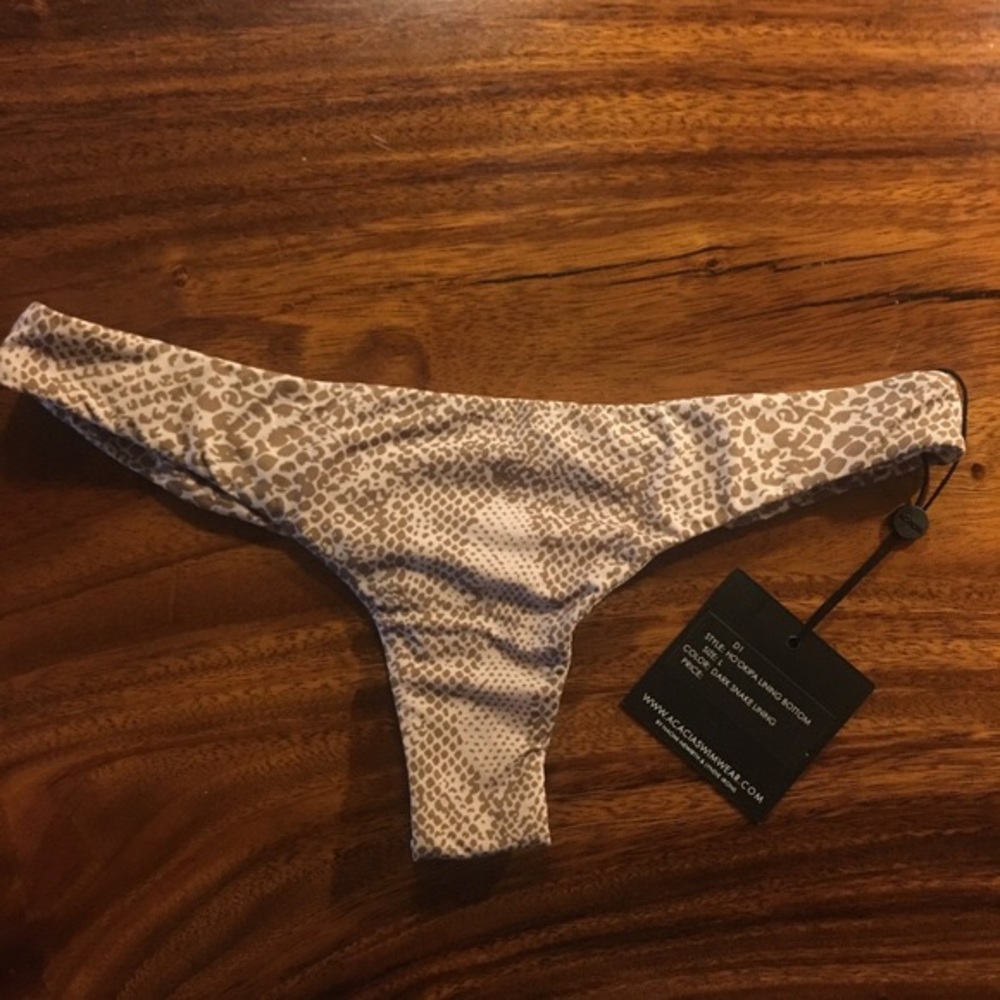 Hoopika in Dark Snake